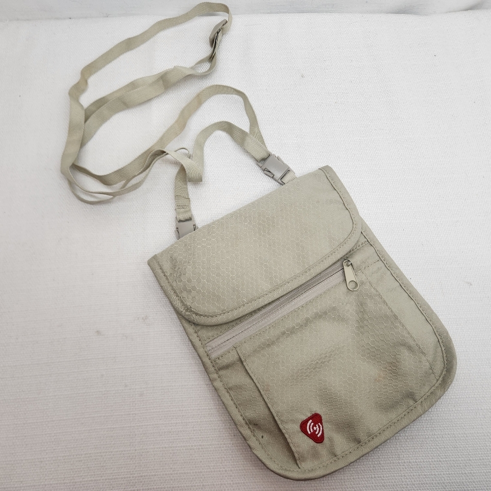 REI Co-op RFID Money Neck Wallet Mini Crossbody Beige Bag